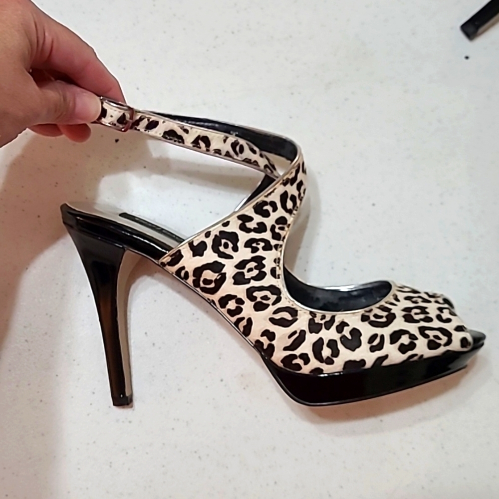 White House Black Market "Tallulah" animal print/fur open toe heels size 8.5